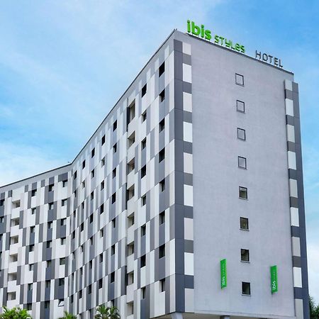 Ibis Styles Accra Airport Hotel Bagian luar foto