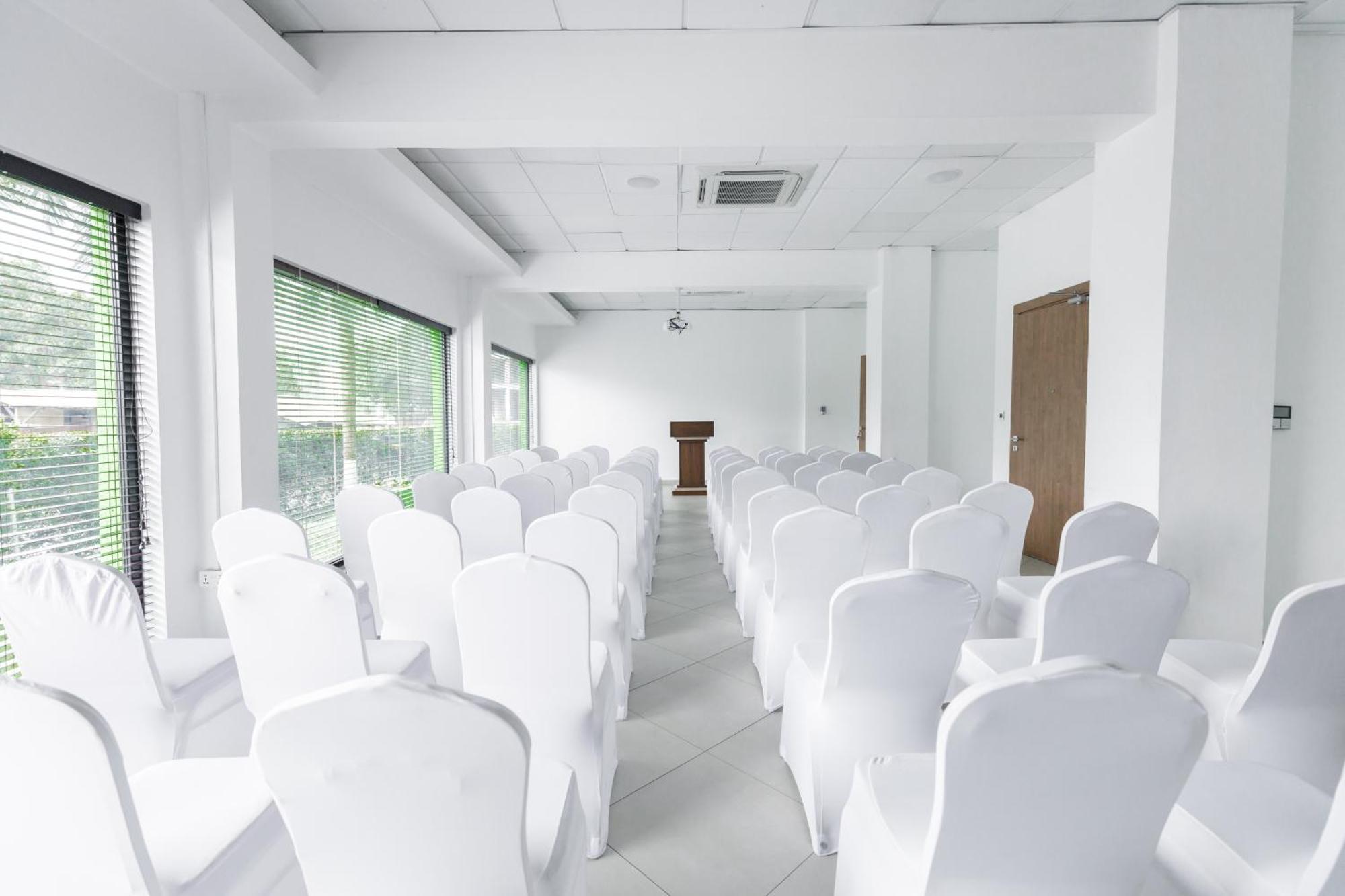 Ibis Styles Accra Airport Hotel Bagian luar foto