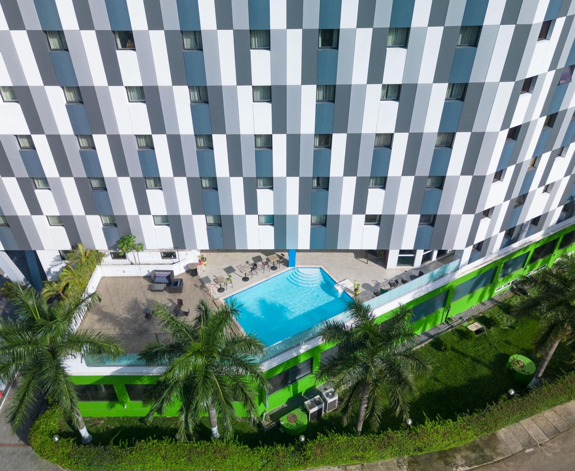 Ibis Styles Accra Airport Hotel Bagian luar foto