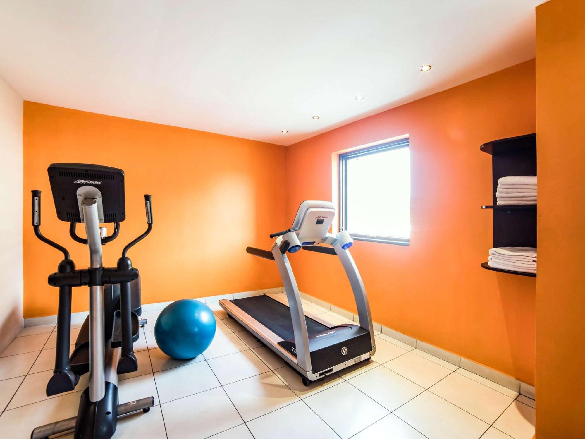 Ibis Styles Accra Airport Hotel Bagian luar foto