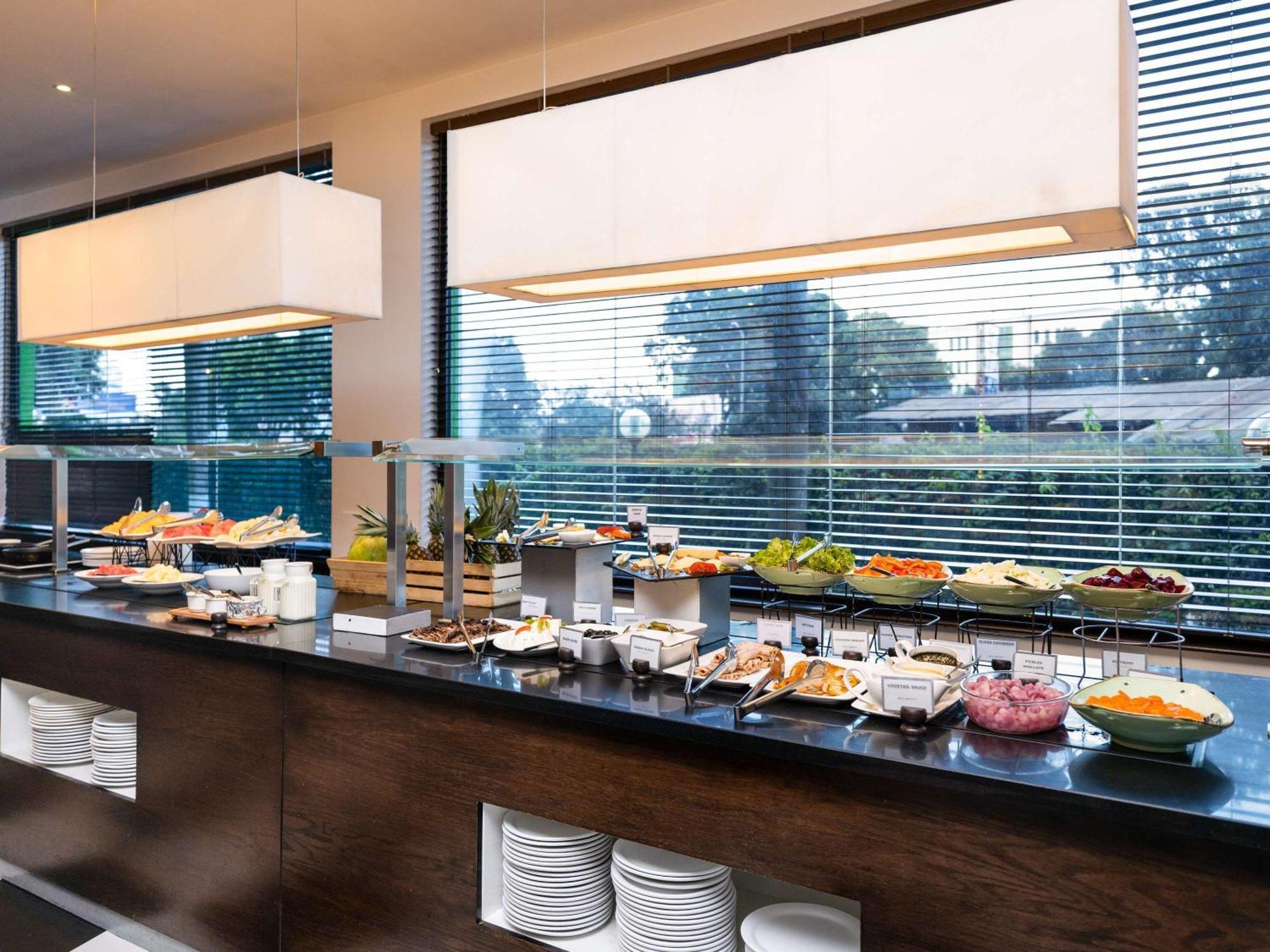 Ibis Styles Accra Airport Hotel Bagian luar foto