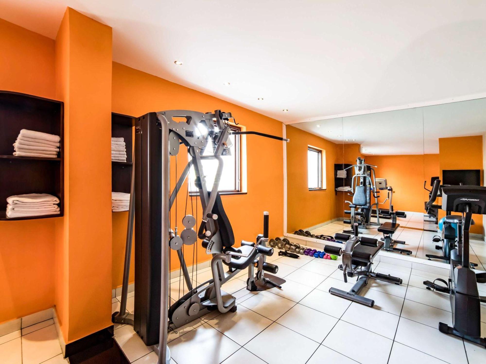 Ibis Styles Accra Airport Hotel Bagian luar foto