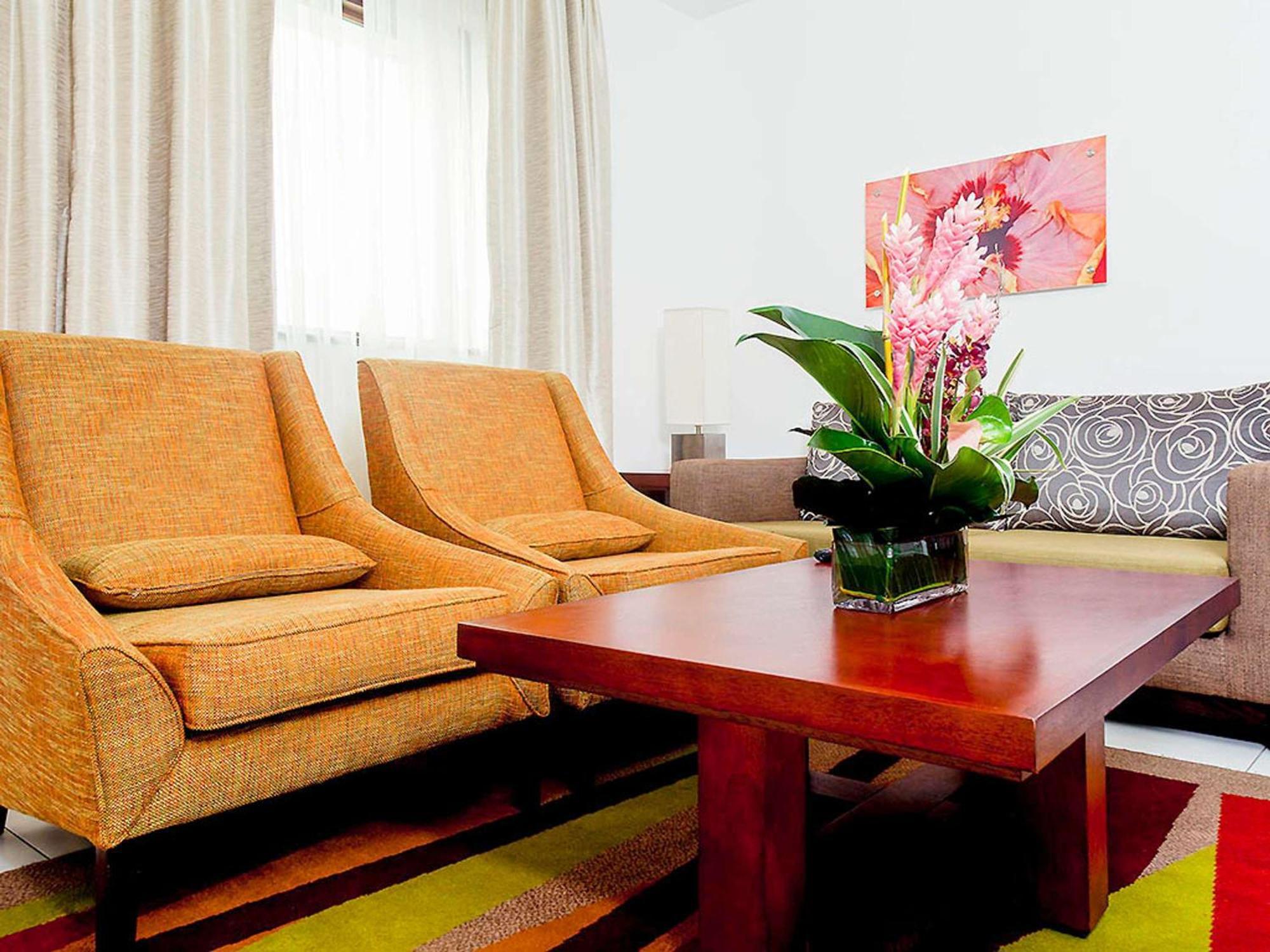Ibis Styles Accra Airport Hotel Bagian luar foto